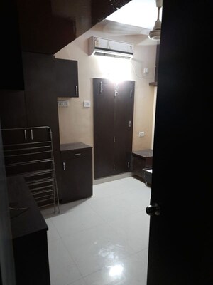 Room in 1 RK Apartment at Lulla Nagar – for Rent