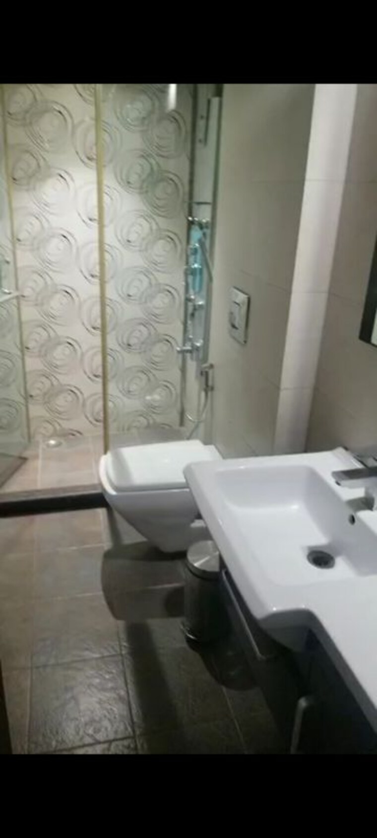 Bathroom, east of kailash 3 Bedroom 200 Sq.Yd. Builder Floor In East Of Kailash Delhi 9868062