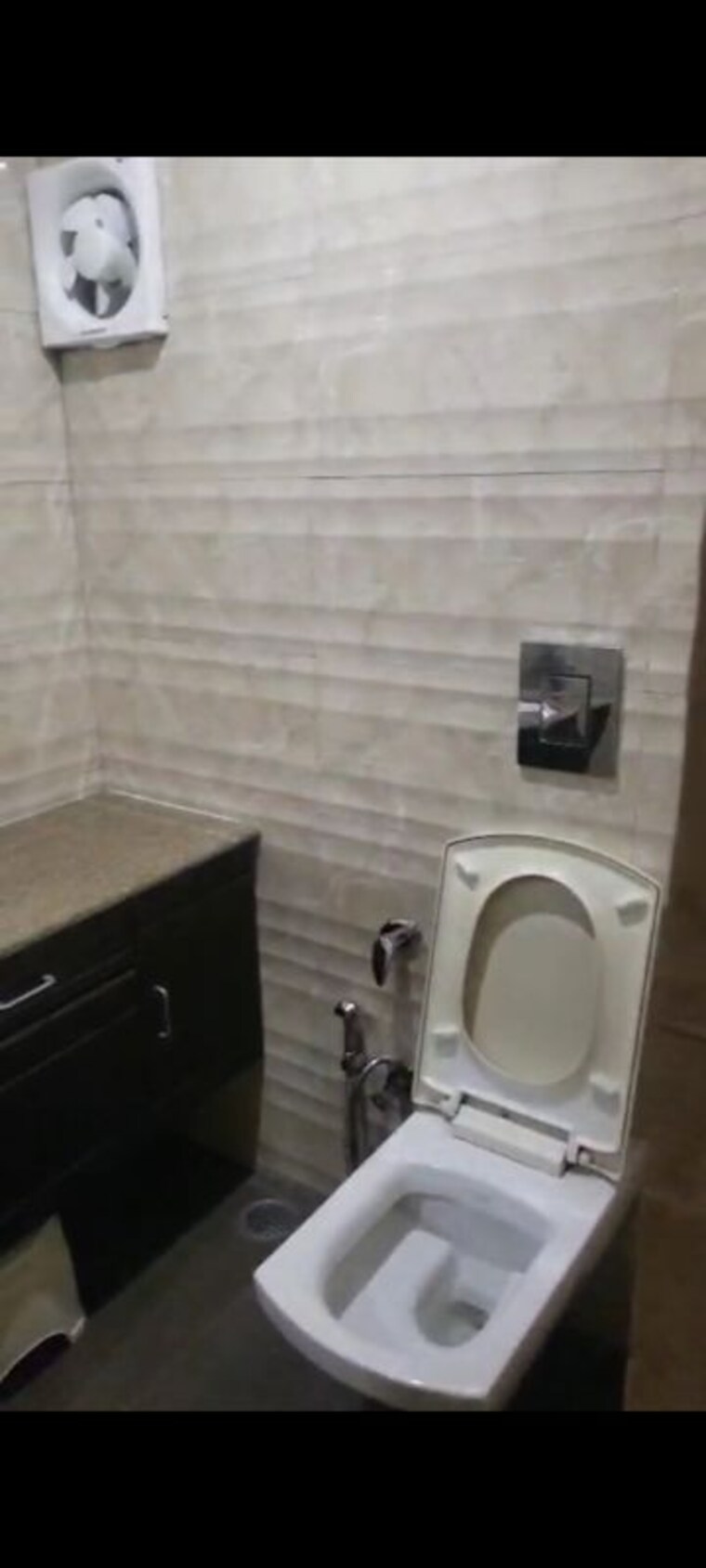 Bathroom, east of kailash 3 Bedroom 200 Sq.Yd. Builder Floor In East Of Kailash Delhi 9868062