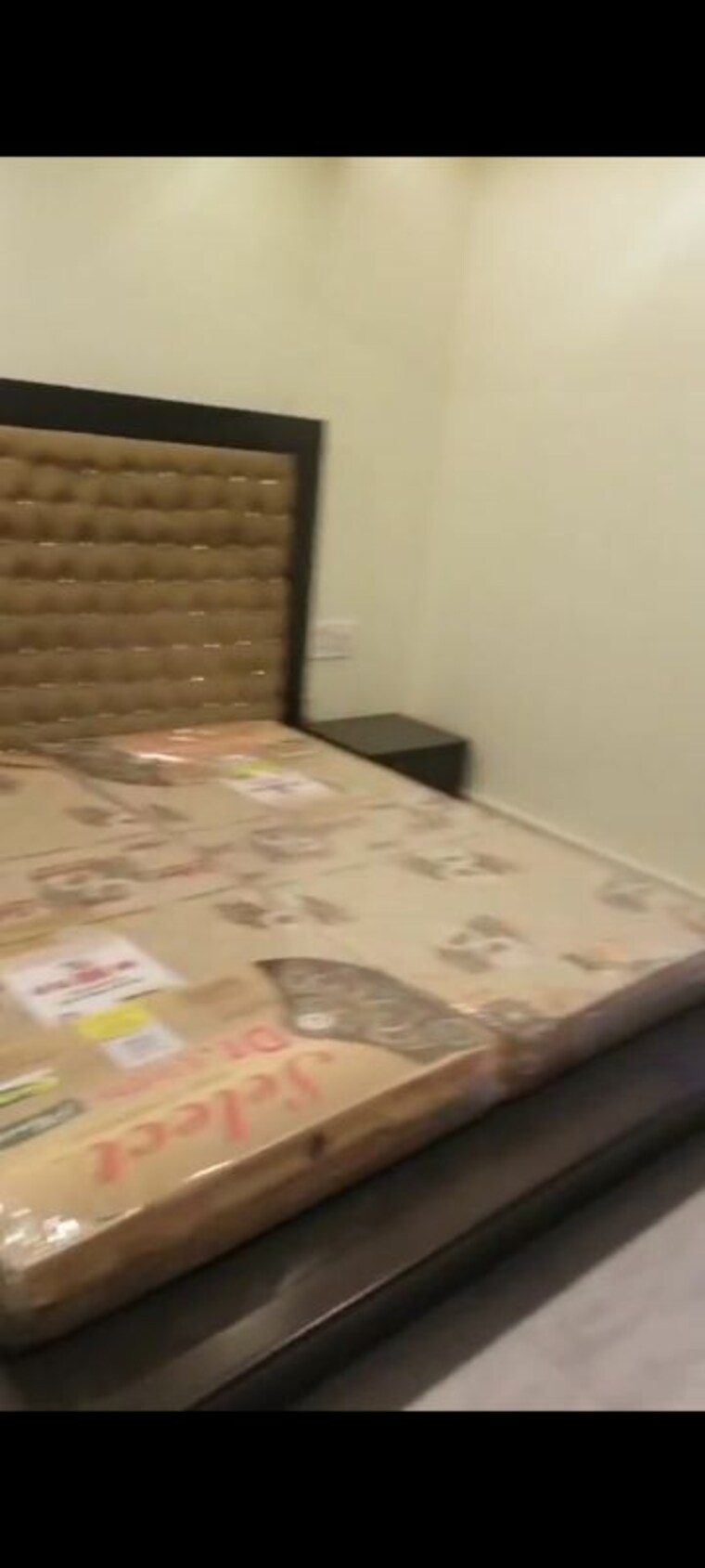 Bedroom, east of kailash 3 Bedroom 200 Sq.Yd. Builder Floor In East Of Kailash Delhi 9868062