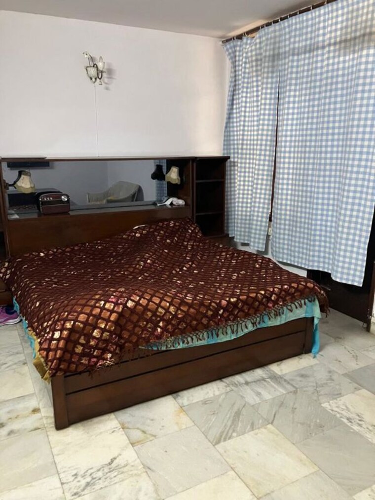 Bedroom, greater kailash 2 Bedroom 200 Sq.Yd. Builder Floor In Greater Kailash Delhi 9868121