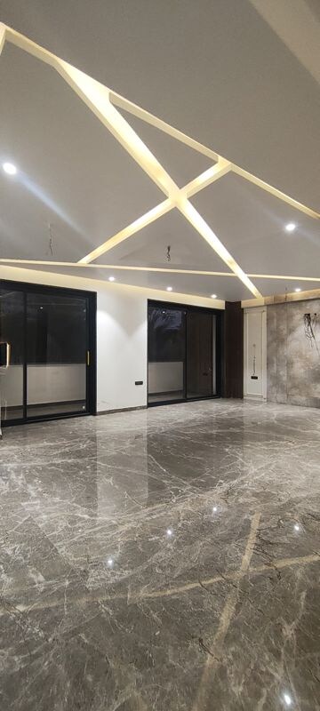 Building Lobby in 4 BHK Builder Floor at Emaar MGF Emerald Hills, Sector 65 – for Sale