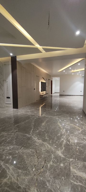 4 BHK + Pooja Room,Servant Room,Study Room,Extra Room 500 Sq.Yd. Builder Floor in Emaar MGF Emerald Hills