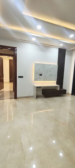 Room in 4 BHK Builder Floor at Emaar MGF Emerald Hills, Sector 65 – for Sale