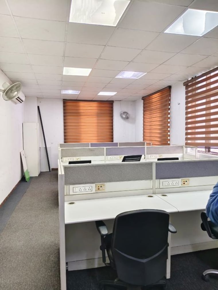 Team Area, sector 63 Commercial Office Space 1000 Sq.Ft. In Sector 63 Noida 9865169