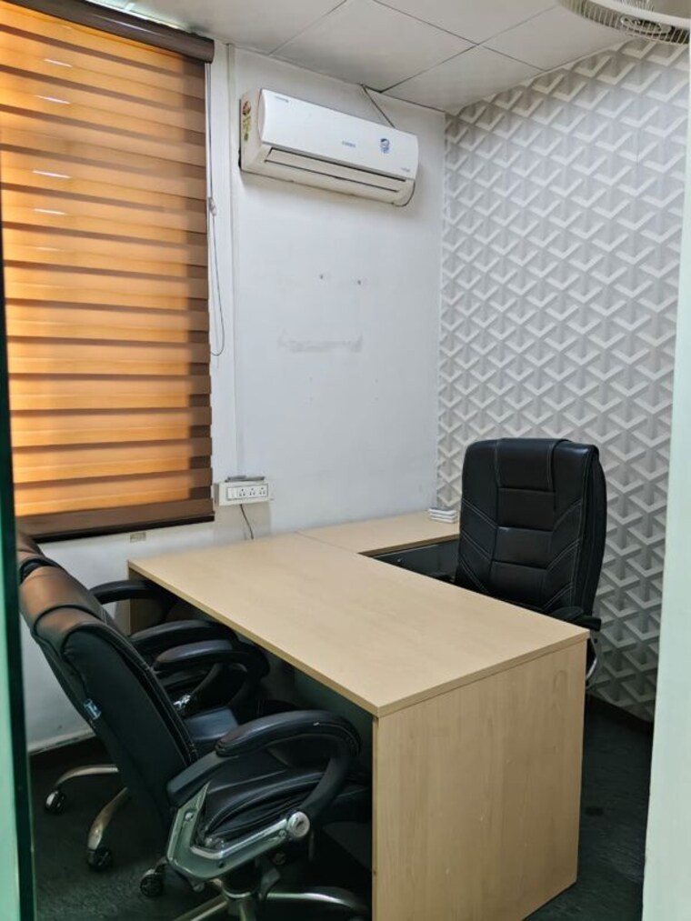 Team Area, sector 63 Commercial Office Space 1000 Sq.Ft. In Sector 63 Noida 9865169