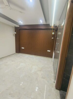 Room in 3 BHK Apartment at Saket – for Rent