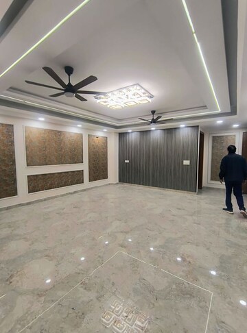 Parking in 3 BHK Apartment at Saket – for Rent