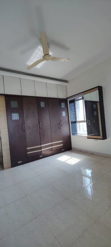 Room in 3 BHK Apartment at Rohan Nilay, Aundh – for Rent