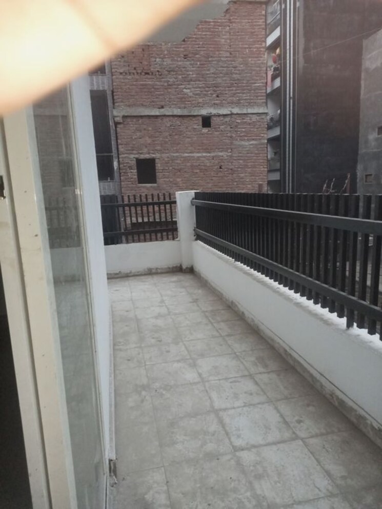 Balcony, ml-73-avenue 3 Bedroom 1350 Sq.Ft. Builder Floor In Sector 73 Noida 9868378