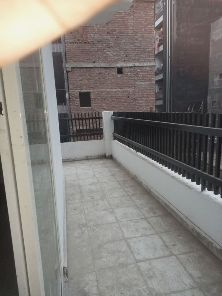 Balcony, ml-73-avenue 3 Bedroom 1350 Sq.Ft. Builder Floor In Sector 73 Noida 9868378