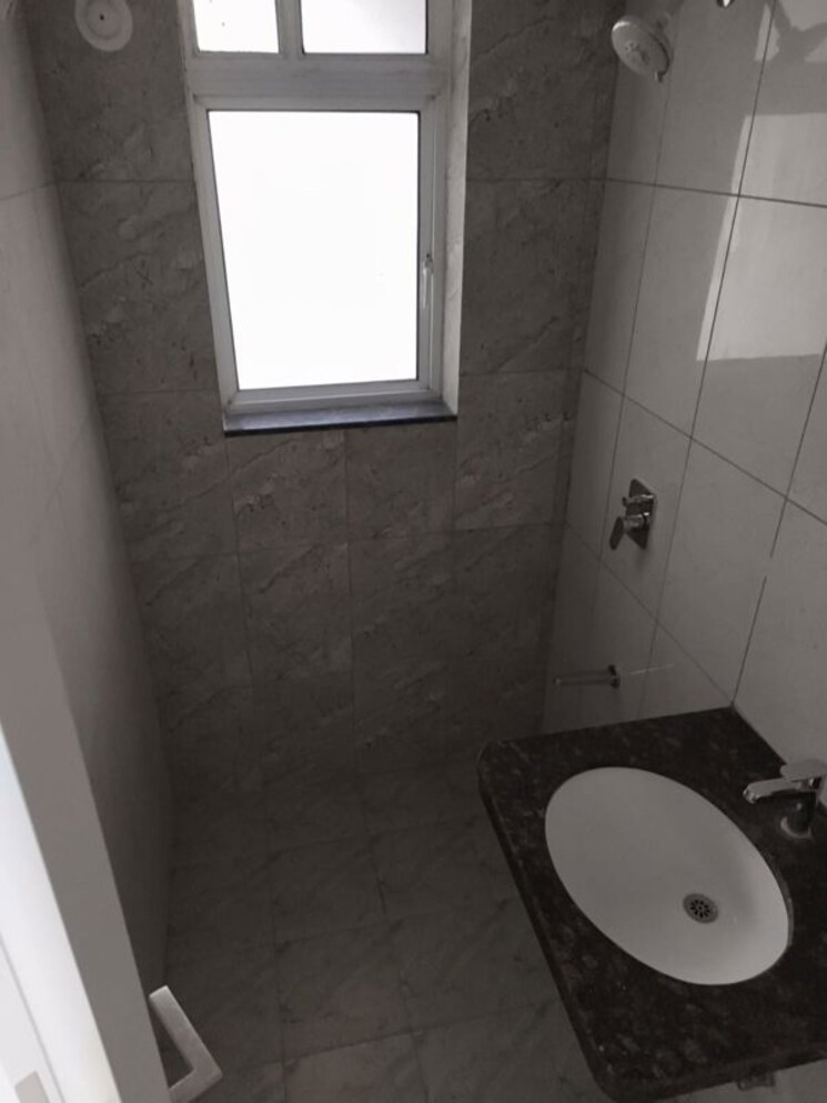 Bathroom, godrej-boulevard 3 Bedroom 789 Sq.Ft. Apartment In Manjari Pune 9868458