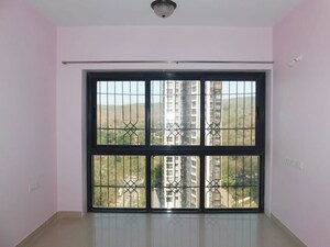 Room in 3 BHK Apartment at Sapphire Heights, Kandivali East – for Rent