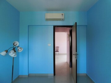 Room in 3 BHK Apartment at Sapphire Heights, Kandivali East – for Rent