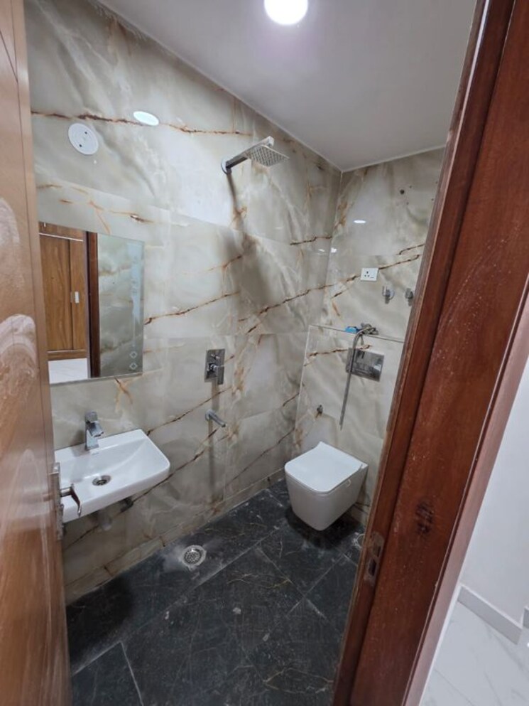 Bathroom, khirki extension 2 Bedroom 75 Sq.Yd. Builder Floor In Khirki Extension Delhi 9868504