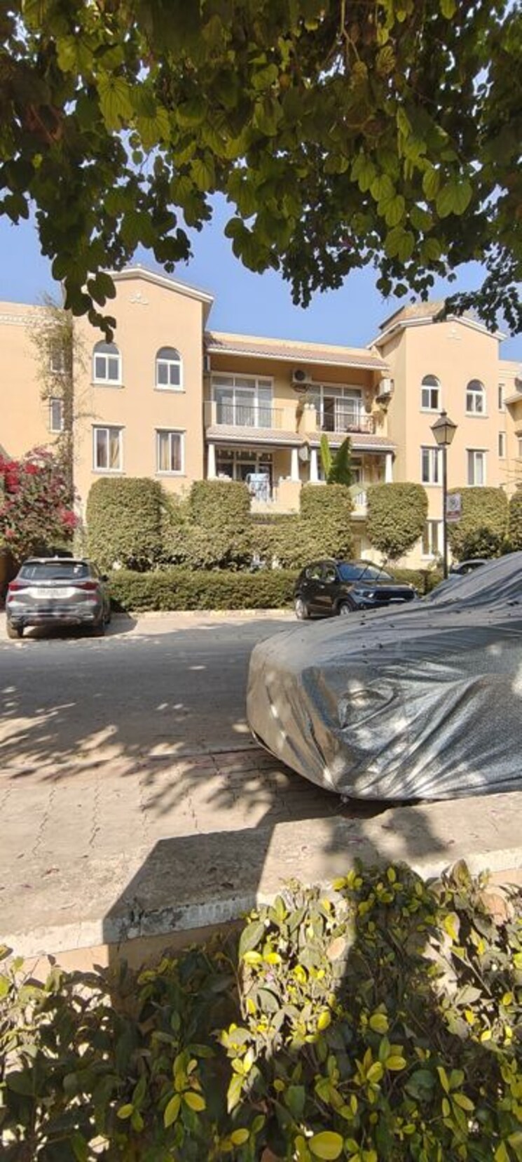  Parking, emaar-mgf-emerald-hills 3.5 Bedroom 267 Sq.Yd. Builder Floor In Sector 65 Gurgaon 9868530