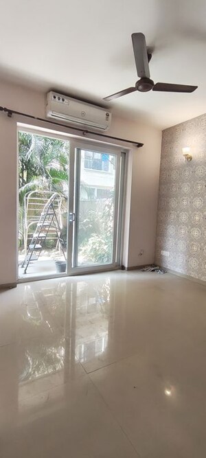 Room in 3.5 BHK Builder Floor at Emaar MGF Emerald Hills, Sector 65 – for Rent