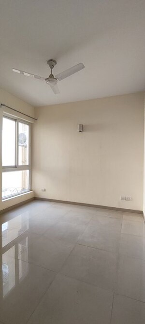 Room in 3.5 BHK Builder Floor at Emaar MGF Emerald Hills, Sector 65 – for Rent