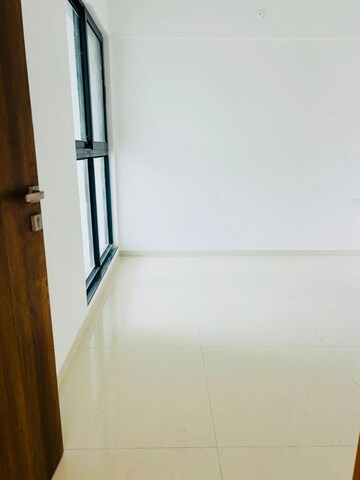 Room in 2 BHK Apartment at Majestique Signature Towers, Balewadi – for Rent