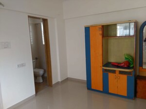 Room in 2 BHK Apartment at Loharuka Green City, Hadapsar – for Rent