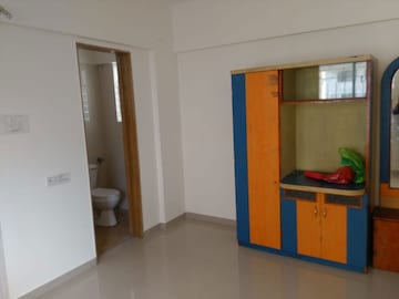 Room in 2 BHK Apartment at Loharuka Green City, Hadapsar – for Rent