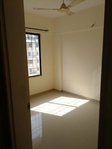 Room in 2 BHK Apartment at Loharuka Green City, Hadapsar – for Rent