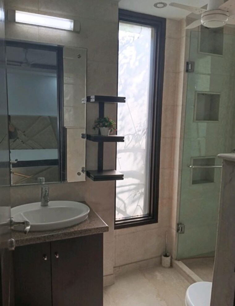 Kitchen, greater kailash i 3 Bedroom 200 Sq.Yd. Builder Floor In Greater Kailash I Delhi 9868593