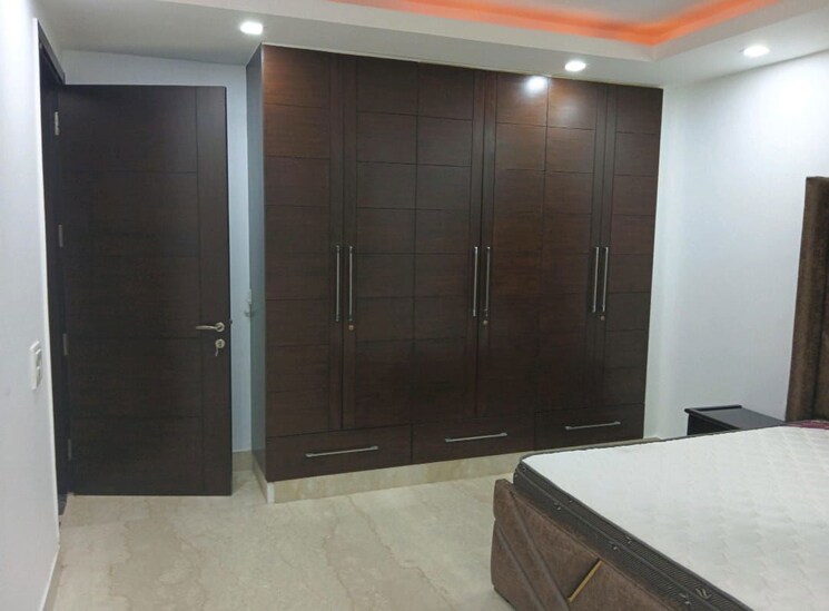 Room, greater kailash i 3 Bedroom 200 Sq.Yd. Builder Floor In Greater Kailash I Delhi 9868593