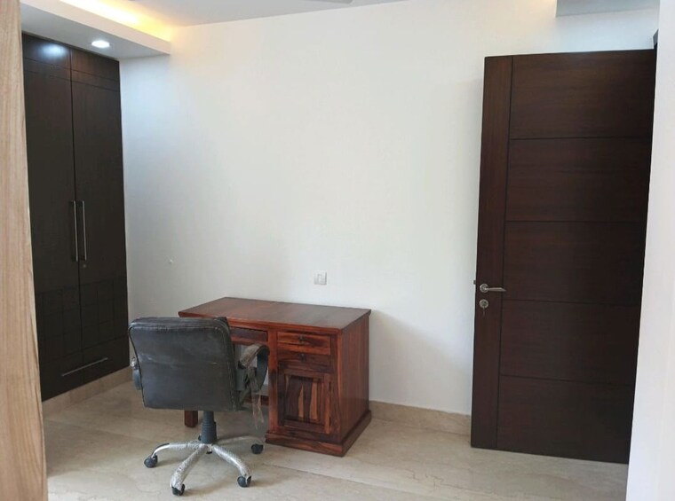 Room, greater kailash i 3 Bedroom 200 Sq.Yd. Builder Floor In Greater Kailash I Delhi 9868593
