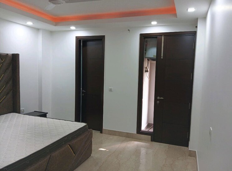 Room, greater kailash i 3 Bedroom 200 Sq.Yd. Builder Floor In Greater Kailash I Delhi 9868593