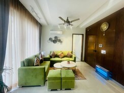 3 BHK + Servant Room Apartment For Rent in DLF The Skycourt
