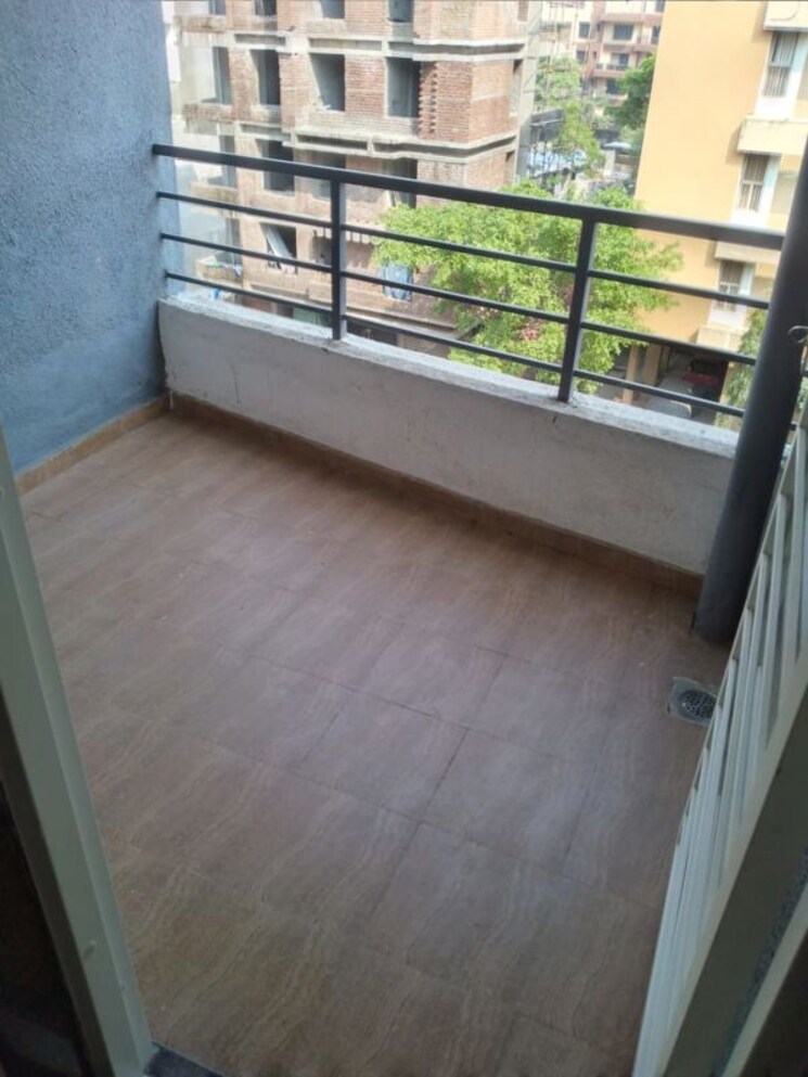 Balcony, balewadi Commercial Office Space 500 Sq.Ft. In Balewadi Pune 9868616