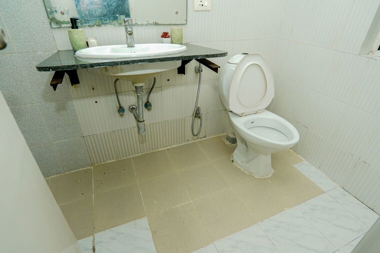 Bathroom, sare-crescent-parc 3 Bedroom 1326 Sq.Ft. Apartment In Sector 92 Gurgaon 9868461