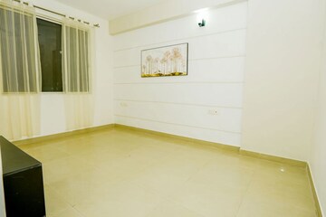 Room in 3 BHK Apartment at Sare Crescent Parc, Sector 92 – for Sale