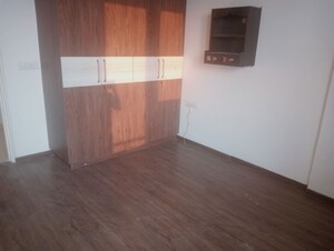 Room in 3 BHK Apartment at Orchid Petals, Sector 49 – for Rent