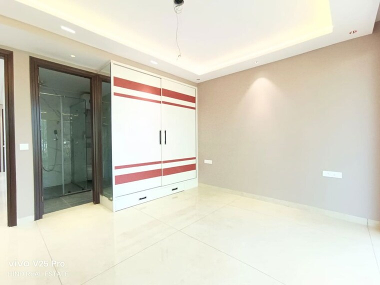 Room, sector 15 3.5 Bedroom 1039 Sq.Ft. Independent House In Sector 15 Panchkula 9868482