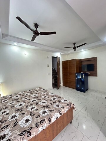 Bedroom in 3 BHK Builder Floor at Ansal Sushant Apartments, Sushant Lok I – for Rent