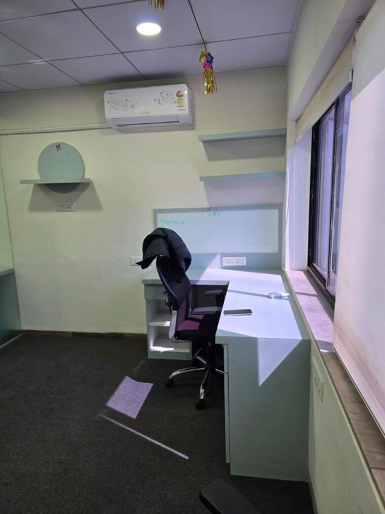 Team Area, metro-house Commercial Office Space 550 Sq.Ft. In Sangamvadi Pune 9868698