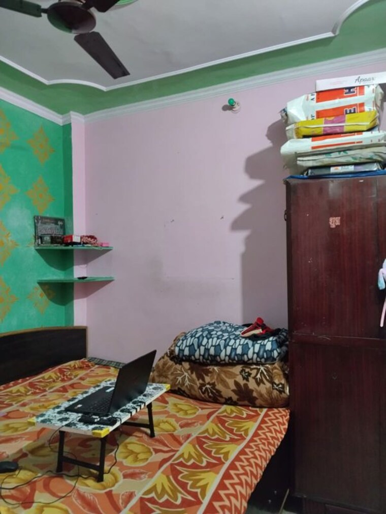Bedroom, shakarpur 1 Bedroom 40 Sq.Mt. Builder Floor In Shakarpur Delhi 9868649