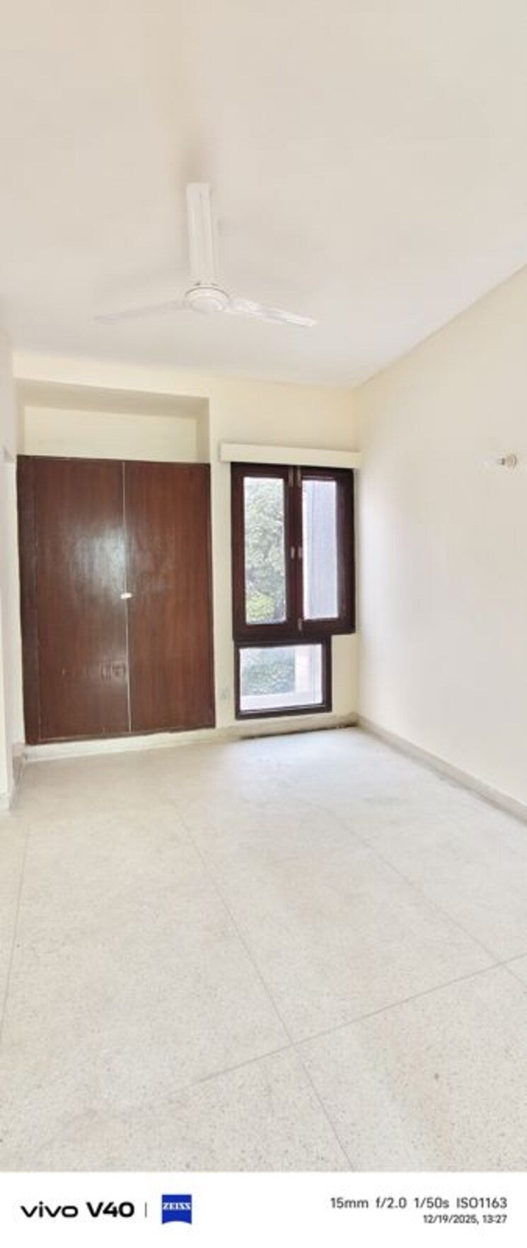 Room, defence colony 3 Bedroom 325 Sq.Yd. Apartment In Defence Colony Delhi 9868791