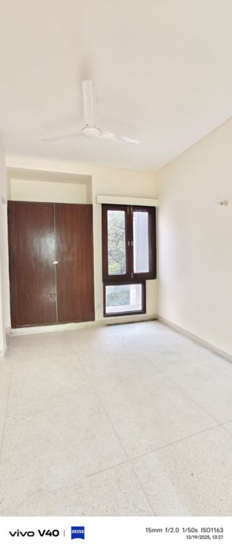 Room, defence colony 3 Bedroom 325 Sq.Yd. Apartment In Defence Colony Delhi 9868791