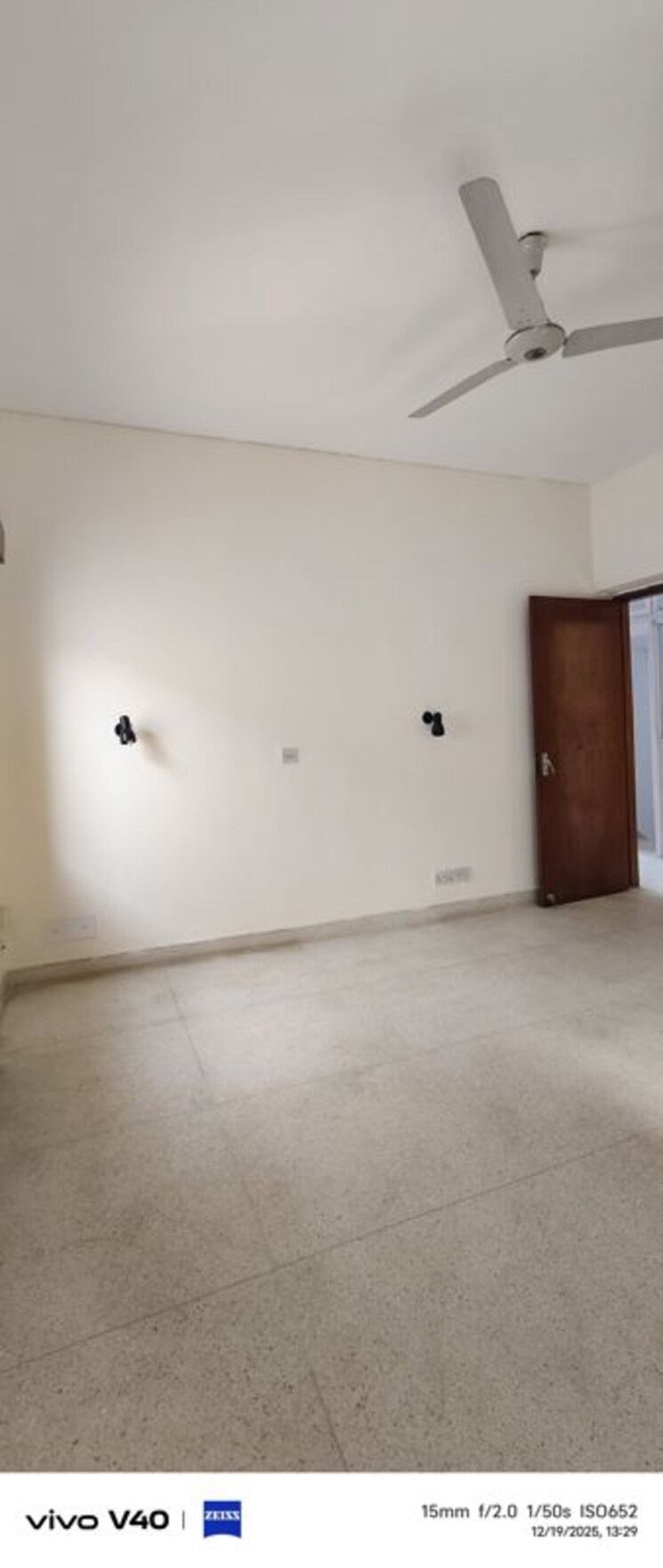 Room, defence colony 3 Bedroom 325 Sq.Yd. Apartment In Defence Colony Delhi 9868791