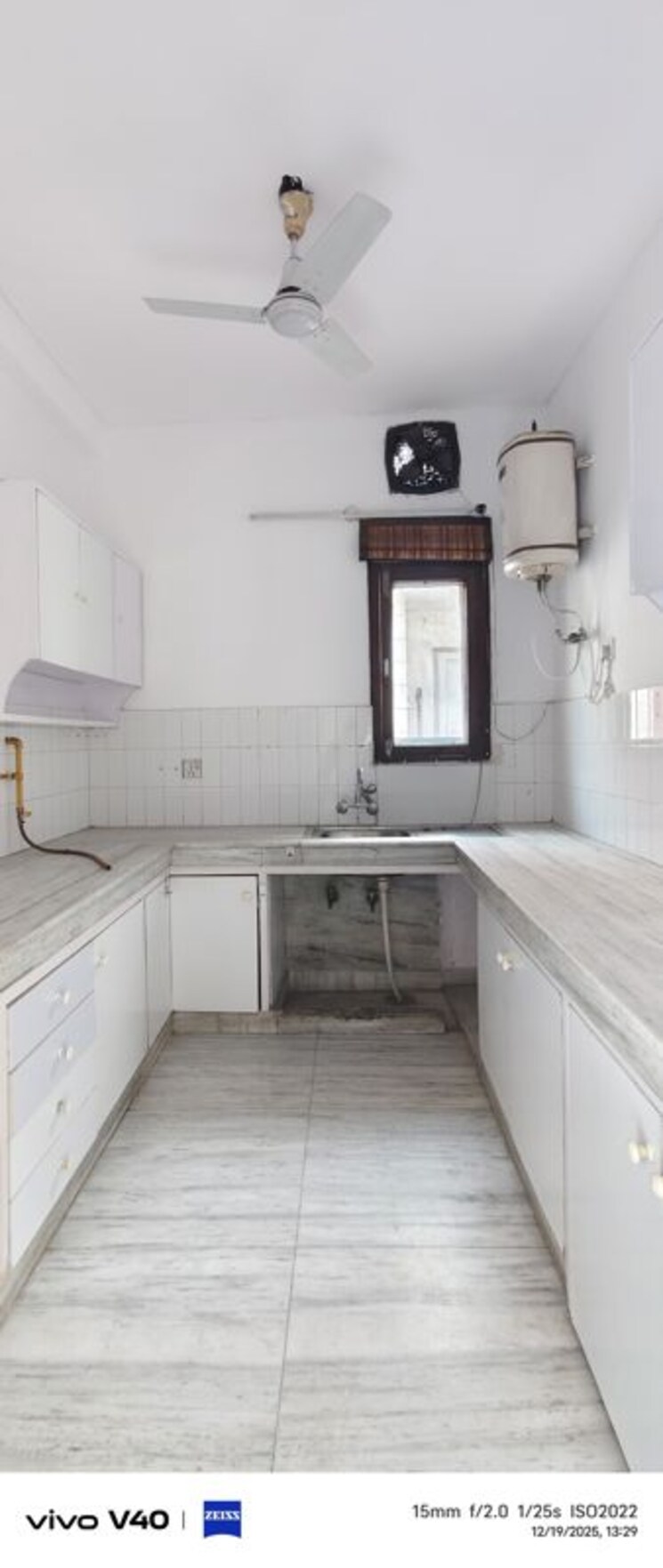 Kitchen, defence colony 3 Bedroom 325 Sq.Yd. Apartment In Defence Colony Delhi 9868791