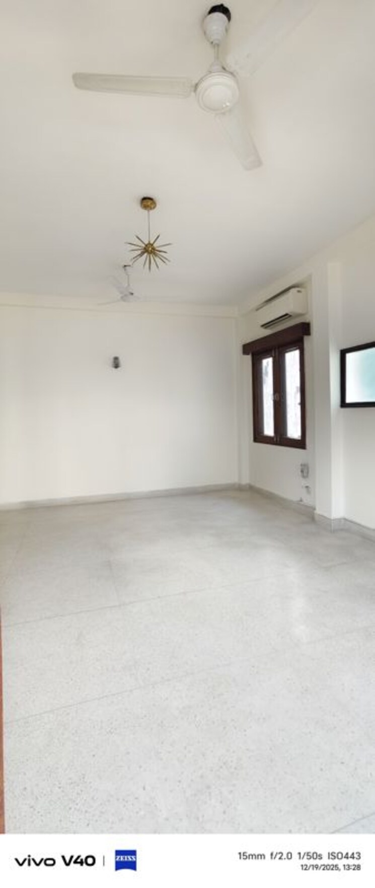 Room, defence colony 3 Bedroom 325 Sq.Yd. Apartment In Defence Colony Delhi 9868791