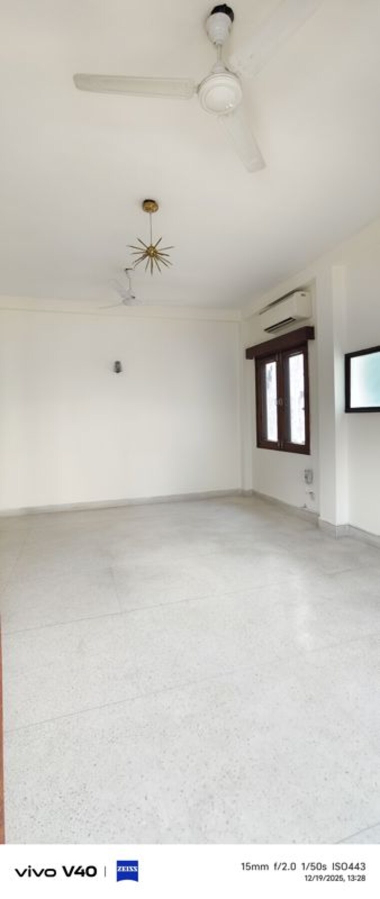 Room, defence colony 3 Bedroom 325 Sq.Yd. Apartment In Defence Colony Delhi 9868791