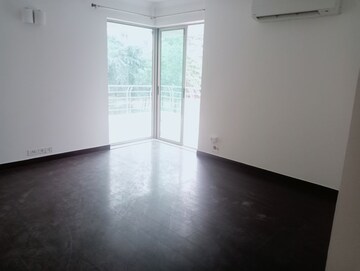 Room in 3 BHK Apartment at Unitech The Close North, Sector 50 – for Rent