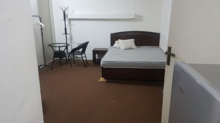 Team Area, defence colony Studio 350 Sq.Ft. Builder Floor In Defence Colony Delhi 9869046