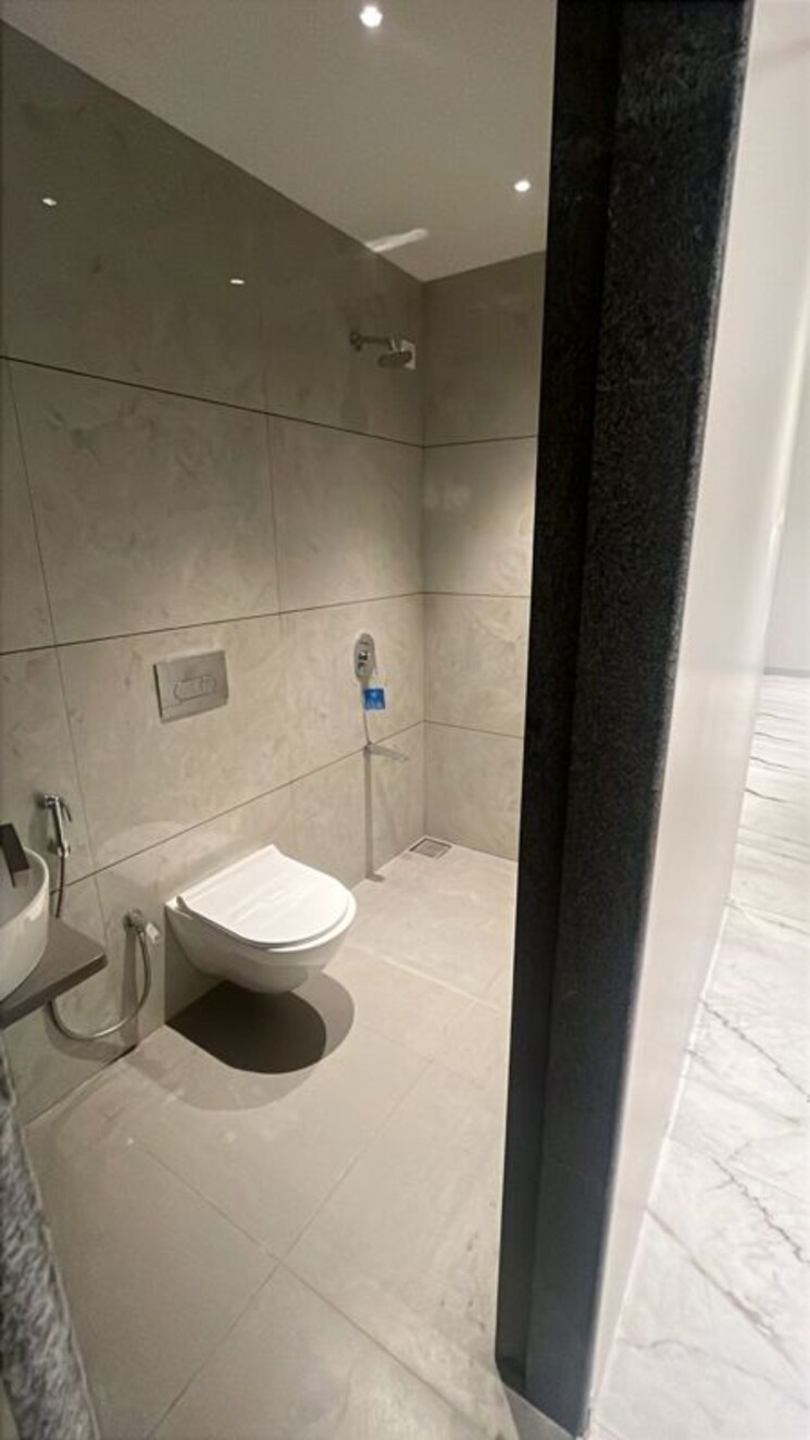 Bathroom, atul-life 3 Bedroom 1000 Sq.Ft. Apartment In Mulund West Mumbai 9869152