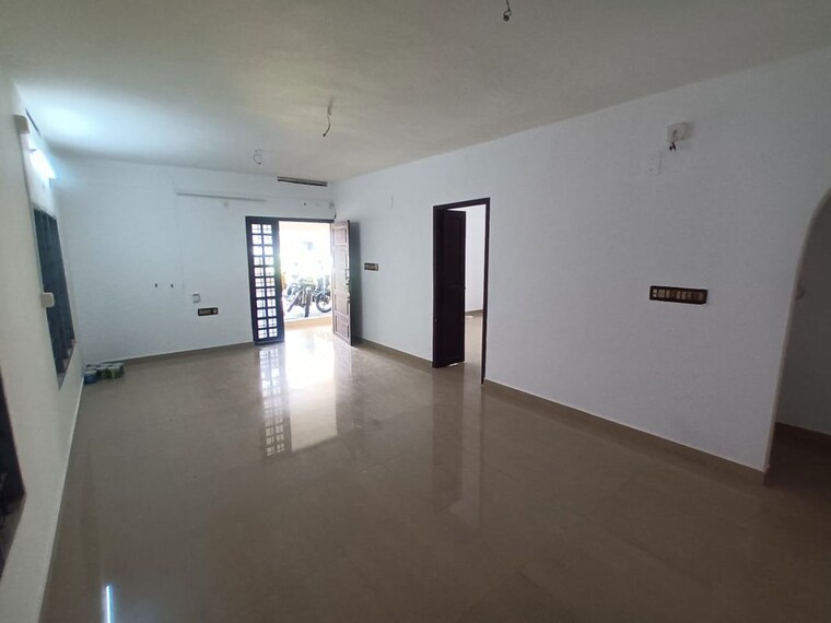 Room, kadavanthara Commercial Office Space 1000 Sq.Ft. In Kadavanthara Kochi 9868568