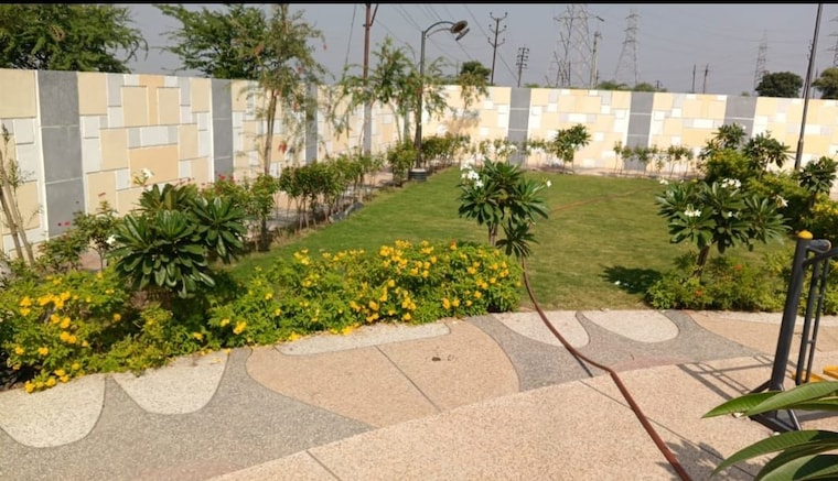Garden, tdi city  118 Sq.Yd. Plot In Tdi City Panipat 9869287